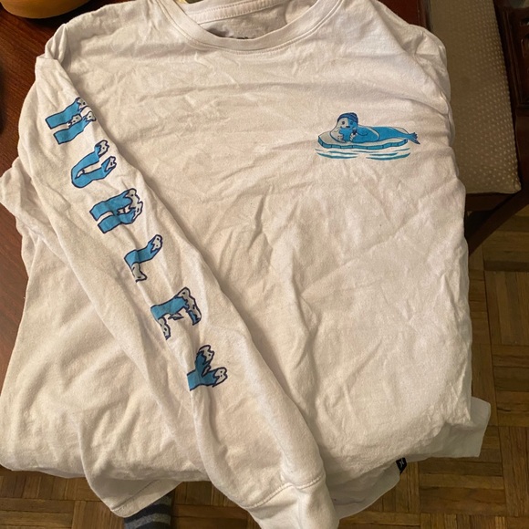 Bundle of t-shirts and 2 sneakers boys size 8-10 good condition - Picture 2 of 7